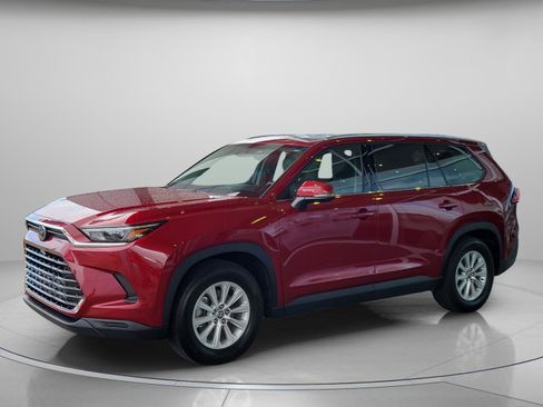 Certified 2024 Toyota Grand Highlander XLE image 2