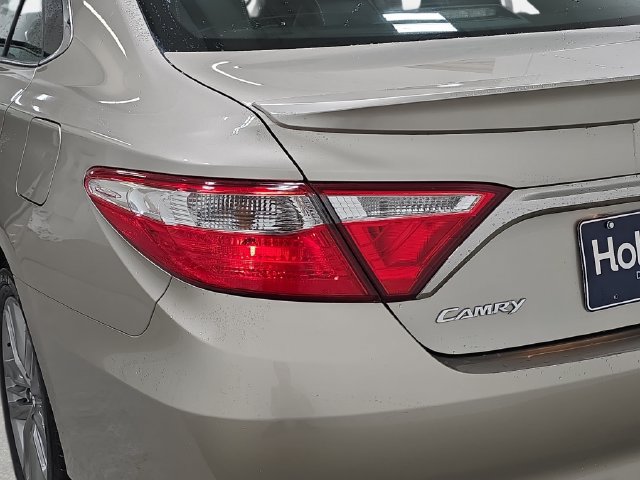 Used 2016 Toyota Camry SE w/ Moonroof Package FWD image 34