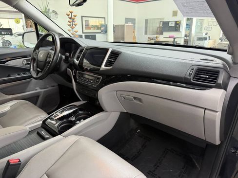 Used 2017 Honda Pilot Touring image 19