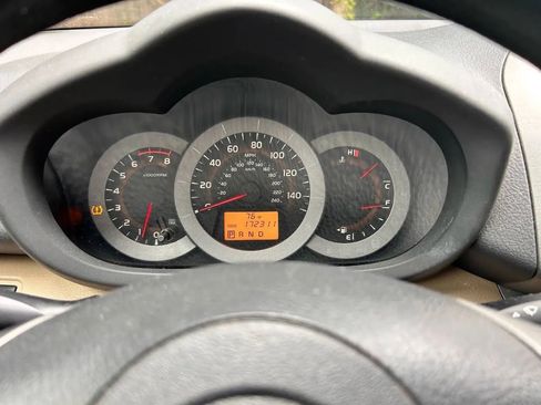 Used 2011 Toyota RAV4 4WD V6 image 25