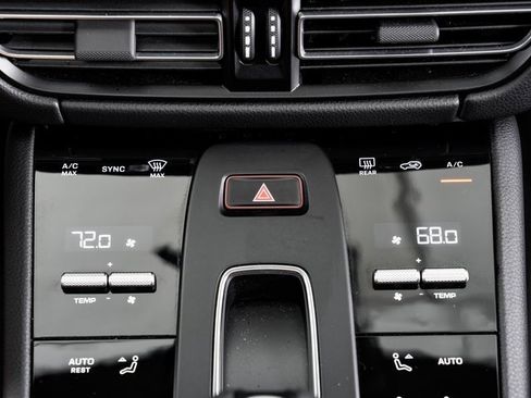 Used 2025 Porsche Macan image 20