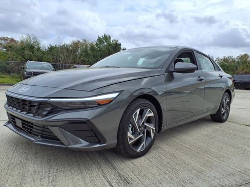 New 2025 Hyundai Elantra SEL image 36