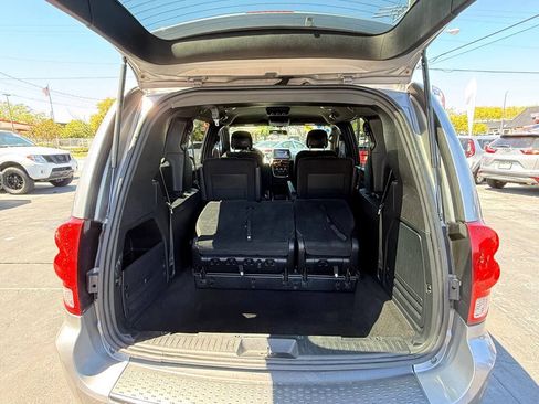 Used 2016 Dodge Grand Caravan SE FWD image 10