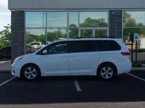 Used 2017 Toyota Sienna LE FWD image 5