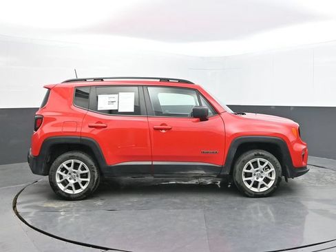 Used 2023 Jeep Renegade Latitude w/ Premium Group AWD/4WD image 8