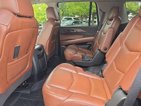 Used 2020 Cadillac Escalade Premium Luxury AWD/4WD image 10