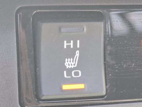 Used 2019 Toyota RAV4 XLE w/ Convenience Package AWD/4WD image 5