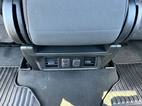 Used 2021 Chevrolet Silverado 1500 LT image 40