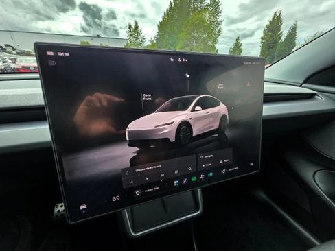 Used 2026 Tesla Model Y AWD image 60