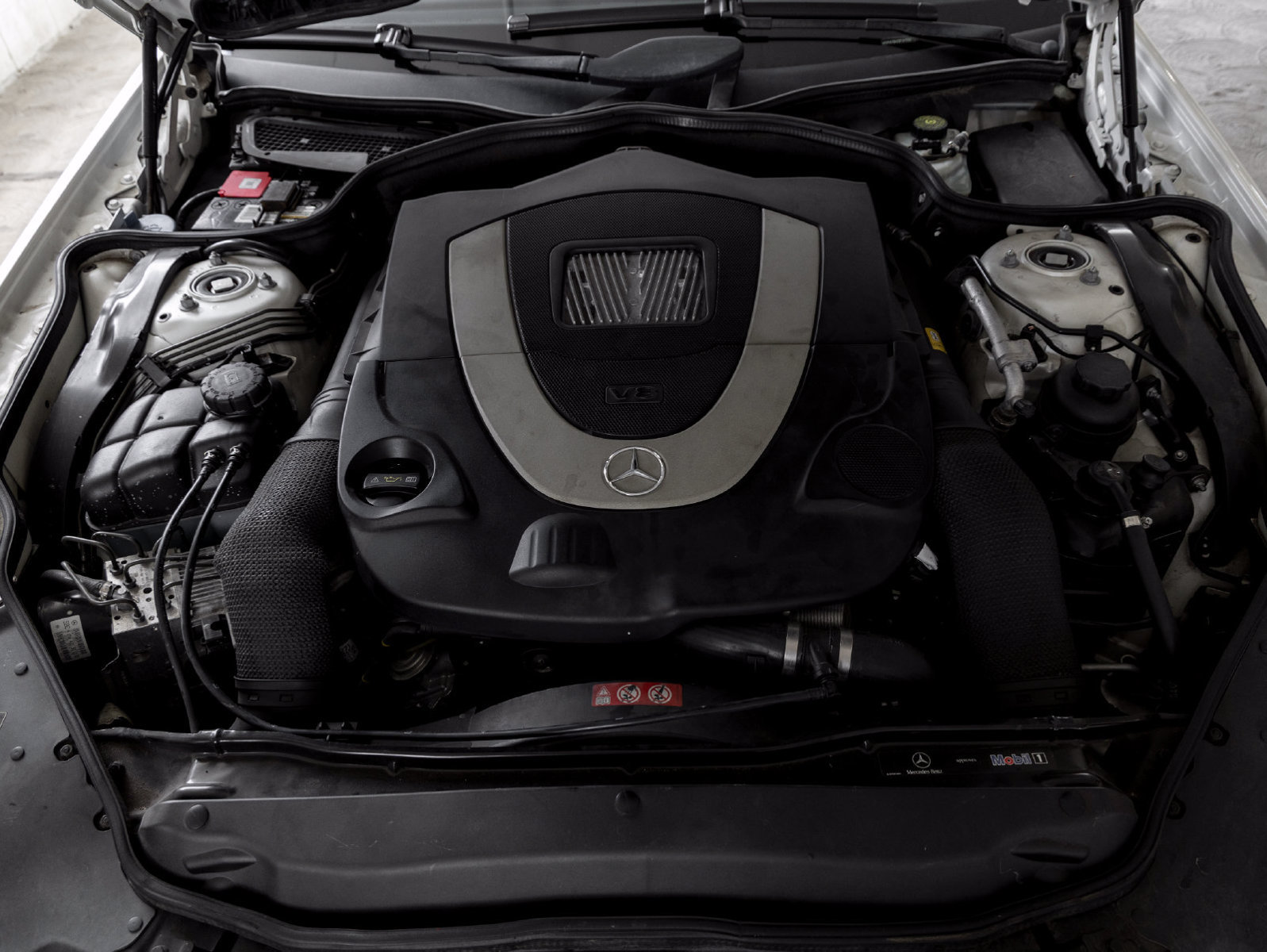 Used 2011 Mercedes-Benz SL 550 image 24