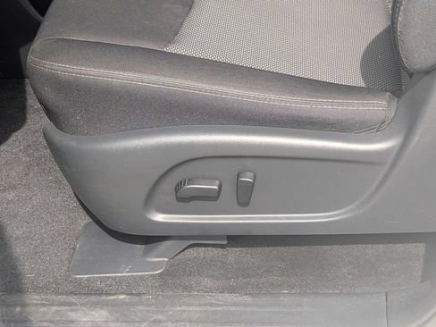 Used 2020 Nissan Pathfinder SV AWD/4WD image 17