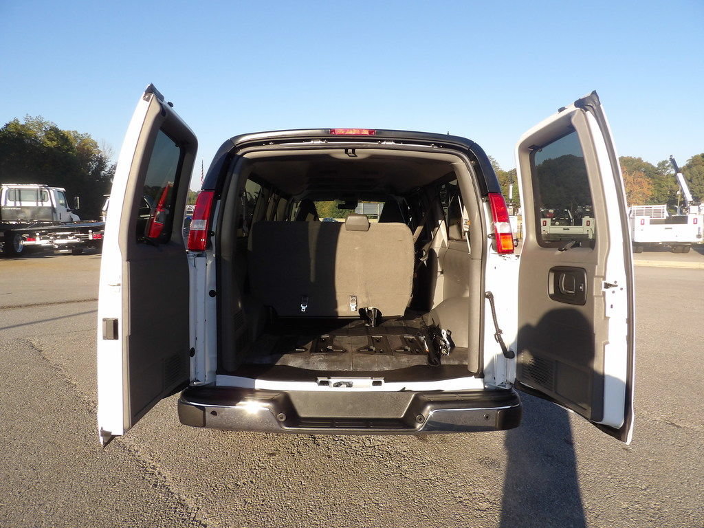 Used 2025 Chevrolet Express 3500 LT w/ LT Preferred Equipment Group RWD image 41