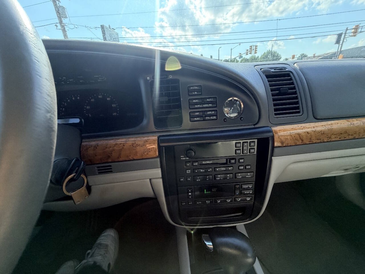 Used 1998 Lincoln Continental FWD image 7