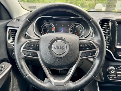Used 2019 Jeep Cherokee Limited FWD image 19