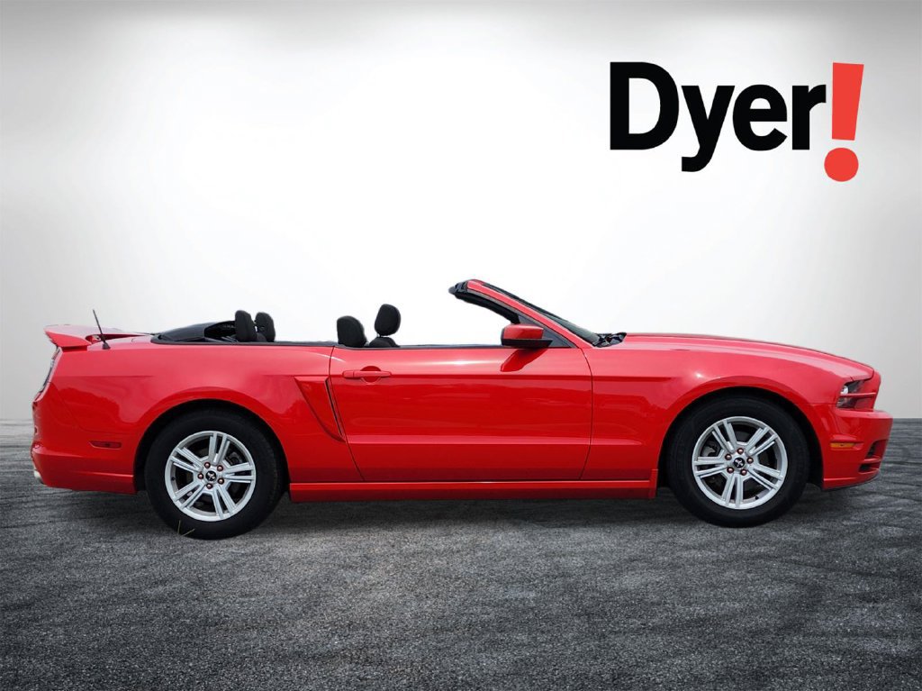 Used 2014 Ford Mustang Convertible RWD image 3
