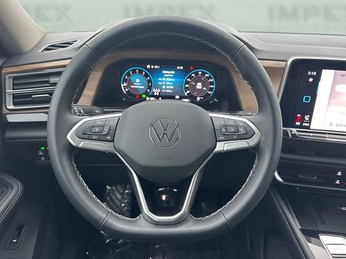 Used 2025 Volkswagen Atlas SE image 15