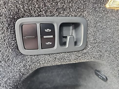 New 2024 Bentley Bentayga Extended Wheelbase image 36