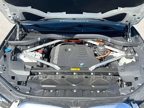 New 2025 BMW X5 xDrive50e w/ Climate Comfort Package image 37