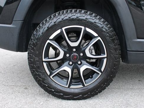 Used 2025 Jeep Compass Trailhawk AWD/4WD image 36