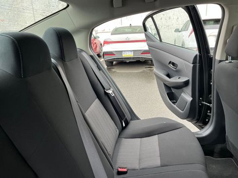 Used 2025 Nissan Sentra SV image 36