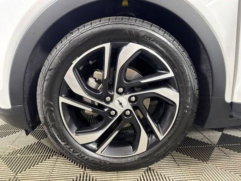 Used 2023 Chevrolet Bolt LT w/ Infotainment Package FWD image 10