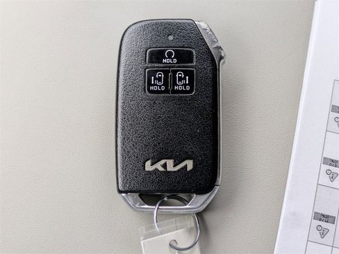 Used 2024 Kia Carnival LX image 33