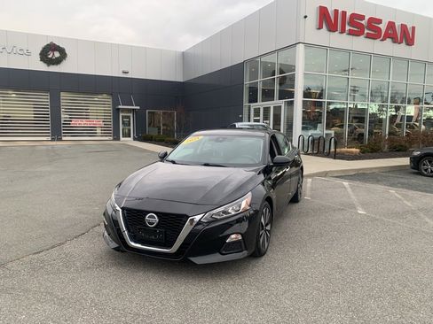 Used 2021 Nissan Altima 2.5 SV w/ SV Premium Package image 3