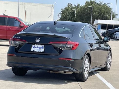 Used 2022 Honda Civic LX image 4