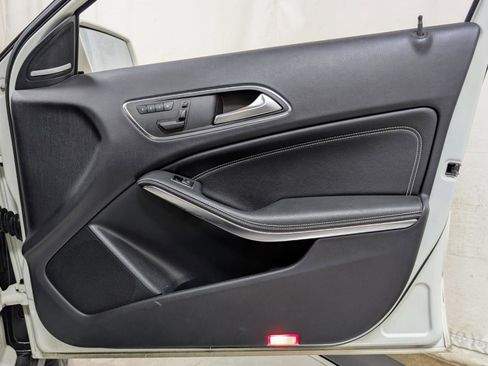 Used 2017 Mercedes-Benz GLA 250 4MATIC image 23