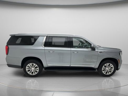 Used 2025 GMC Yukon XL Denali AWD/4WD image 4
