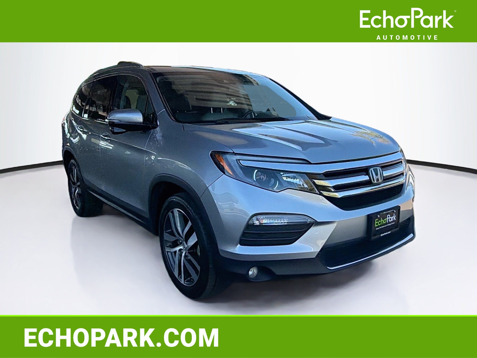 Used 2017 Honda Pilot Touring image 1