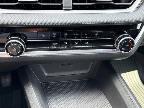 New 2026 Chevrolet Equinox LT w/ Safety and Technology Package FWD image 27