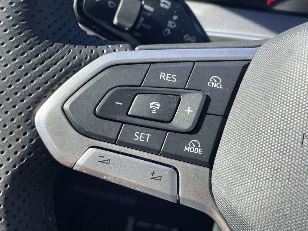 New 2026 Volkswagen Tiguan SE R-Line FWD image 20