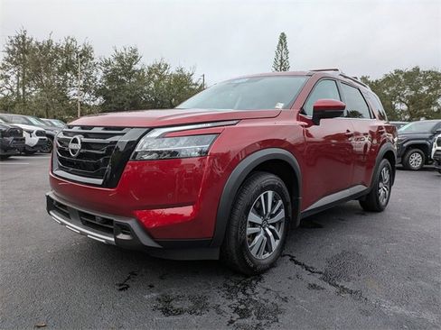 Used 2024 Nissan Pathfinder SL w/ Black Appearance Package image 8