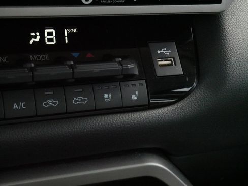 Used 2023 Toyota Tundra Limited AWD/4WD image 30