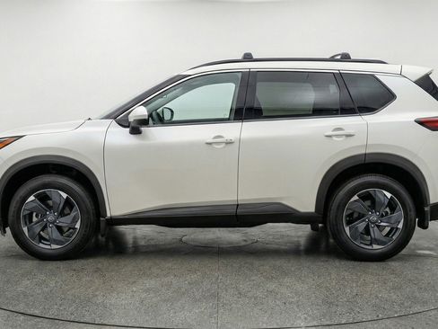 Used 2025 Nissan Rogue SV image 4