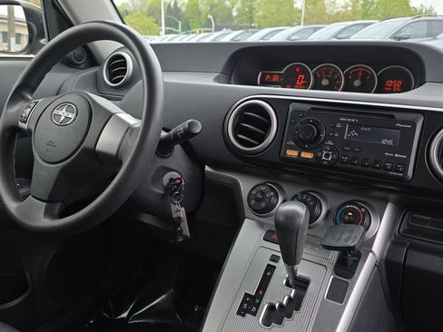 Used 2012 Scion xB FWD image 11
