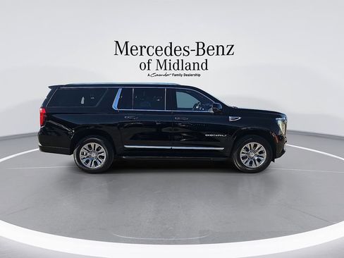 Used 2025 GMC Yukon XL Denali AWD/4WD image 9