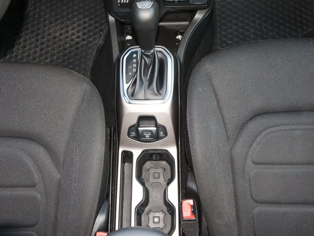 Used 2022 Jeep Renegade Latitude AWD/4WD image 17