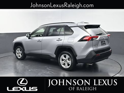 Used 2019 Toyota RAV4 XLE w/ Convenience Package FWD image 7