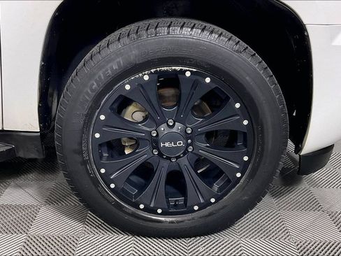 Used 2014 Chevrolet Suburban LT RWD image 10