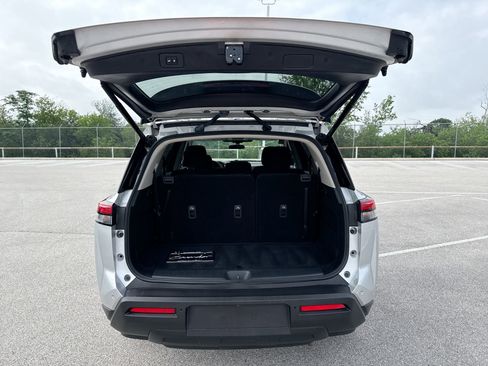Used 2025 Nissan Pathfinder SV FWD image 19