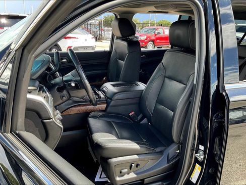 Used 2019 Chevrolet Suburban Premier image 7