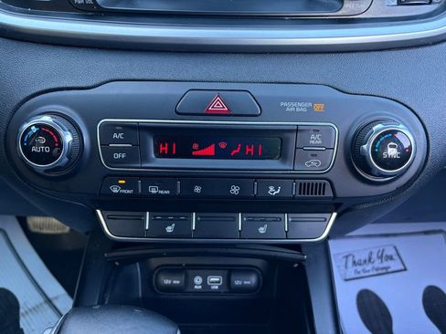 Used 2019 Kia Sorento S image 26