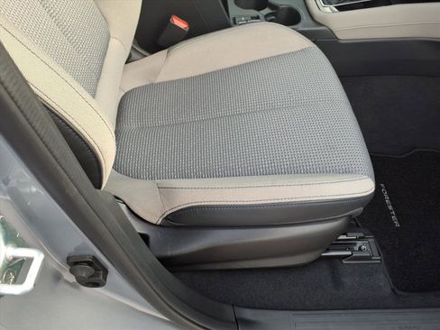 Used 2025 Subaru Forester Premium image 18