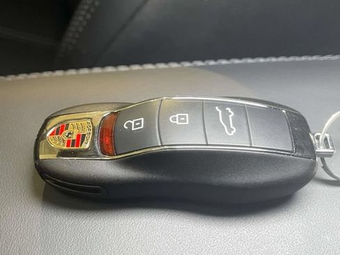 Certified 2024 Porsche Macan AWD/4WD image 47