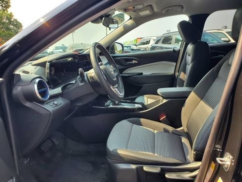 Used 2024 Chevrolet Trax LT w/ Driver Confidence Package FWD image 19