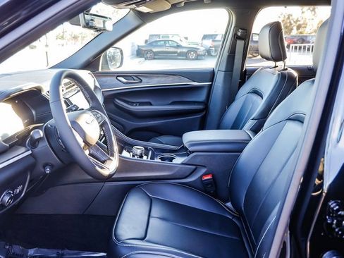 New 2025 Jeep Grand Cherokee L Limited w/ Luxury Tech Group II image 19