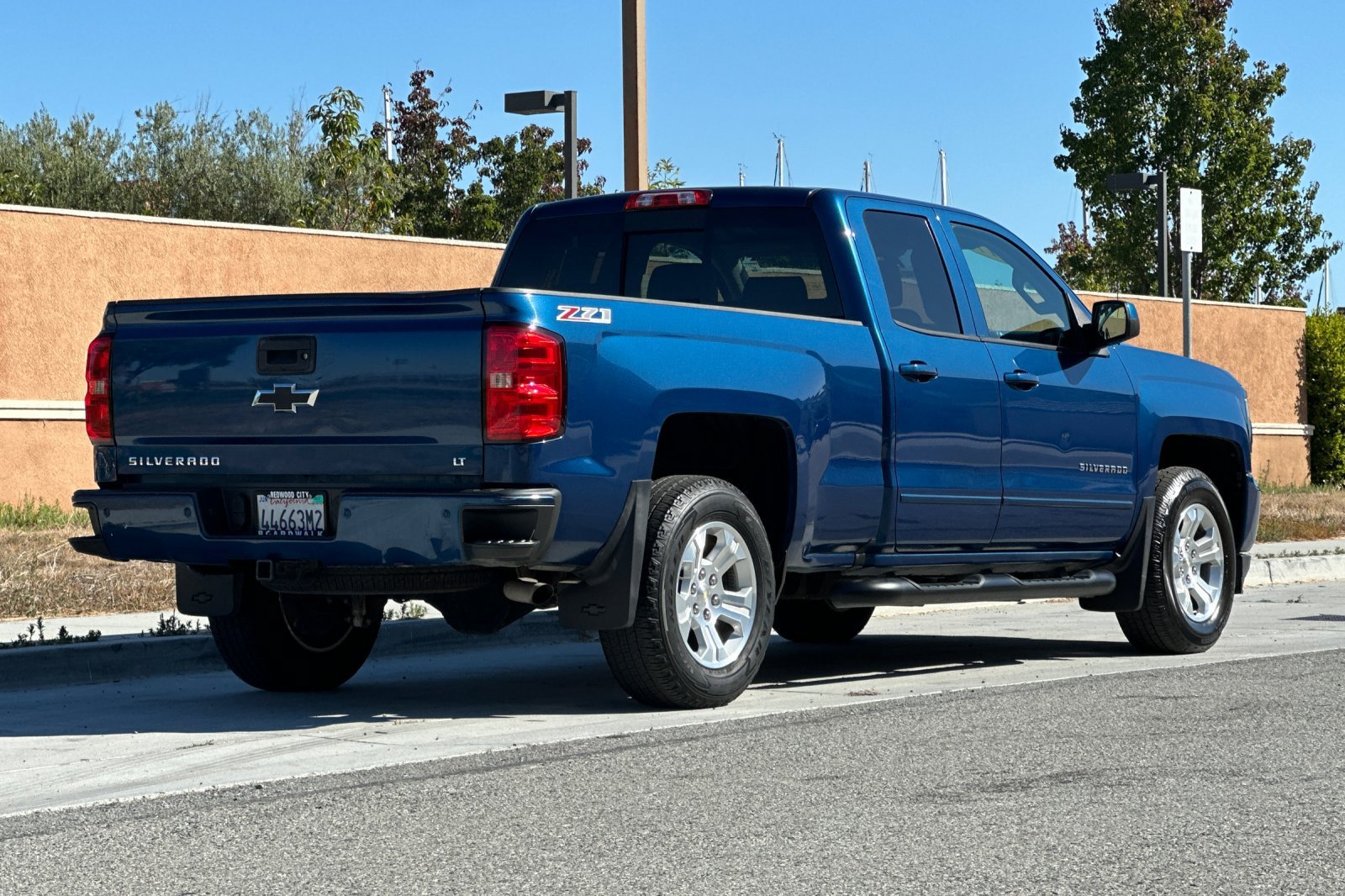 Used 2017 Chevrolet Silverado 1500 LT w/ All Star Edition AWD/4WD image 4