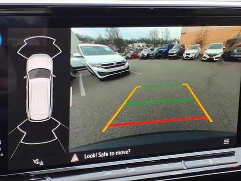 Used 2024 Volkswagen Atlas SE w/ Panoramic Sunroof Package image 16